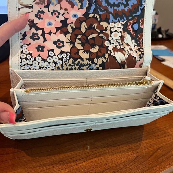 Vera Bradley off white continental wallet NEW - Picture 3 of 7